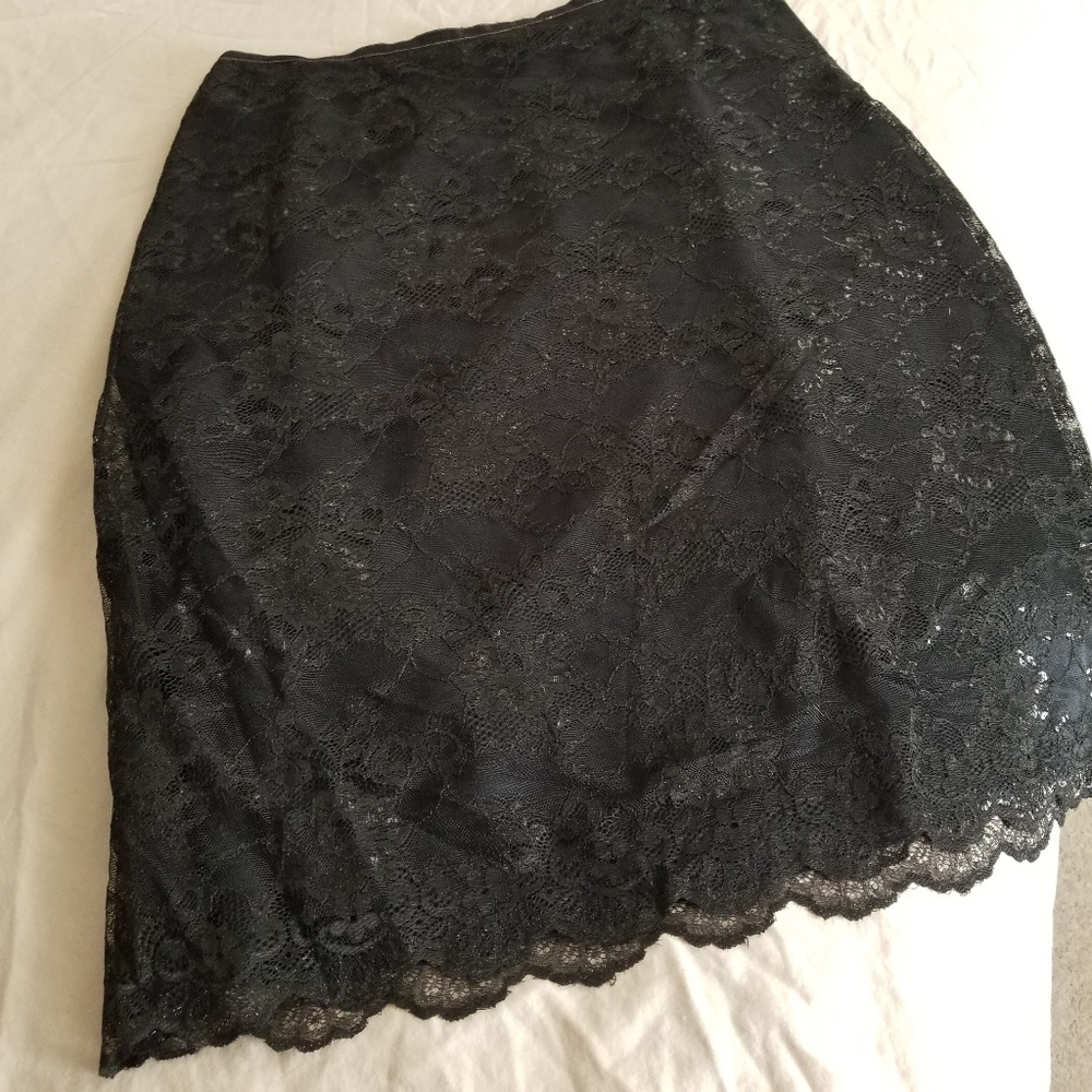 Limited blk lace skirt